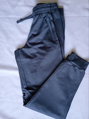 Under Armour Kids Charcoal Gray Jogger Sweatpants Size M.